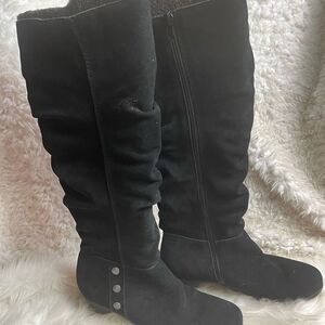 Cliffs by White Mountain Averie Black leather Suede knee high boots Size 9M.